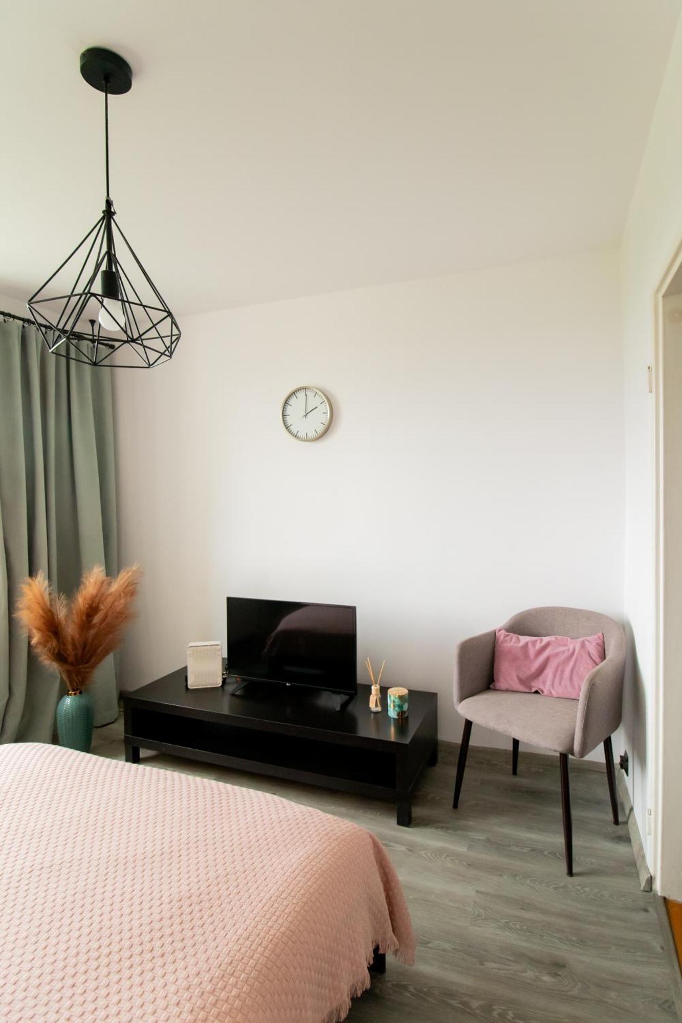 Piotrapartments - Daleka Cozy Train&Airport Apartment 华沙 外观 照片